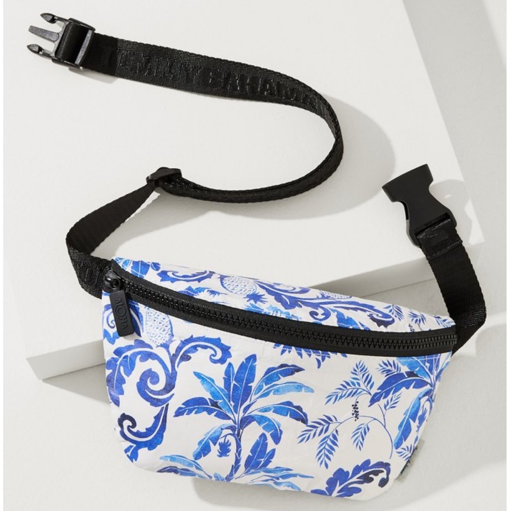 NWT Tommy Bahama Tropical Pagoda Hip Bag